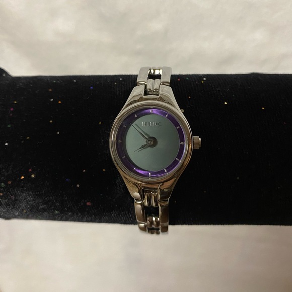 Ladies Beautiful Silver Color Round Relic Watch No Numbers - Picture 1 of 6